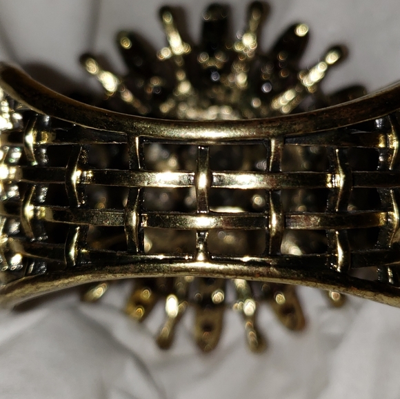 Beautiful statement bracelet - Picture 3 of 4